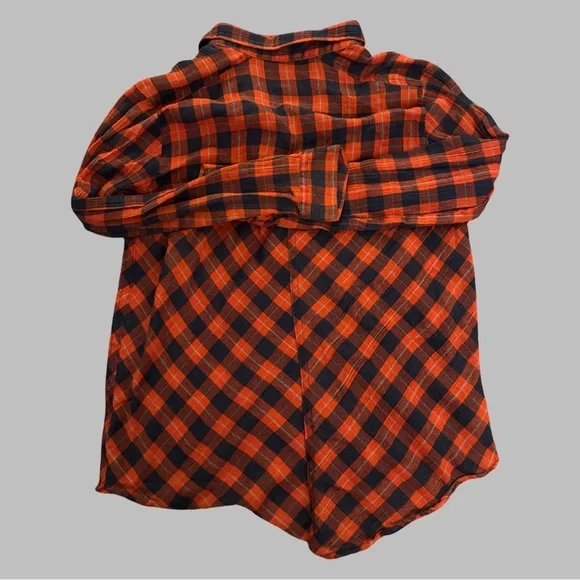 FREE PEOPLE Women’s Plaid Button-Up Shirt with Snap Closure Size Medium - Picture 3 of 12